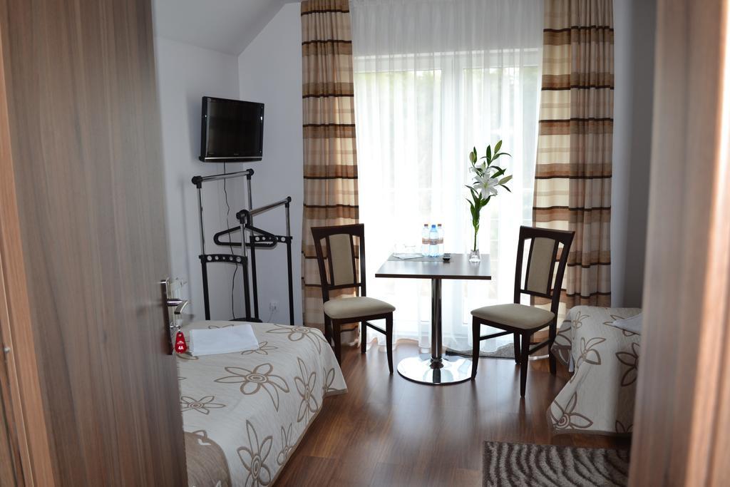 Kalinowy Sen Hotel Варшава Екстериор снимка