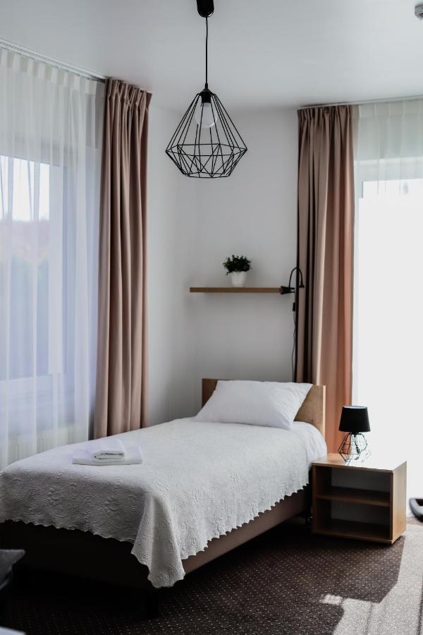 Kalinowy Sen Hotel Варшава Екстериор снимка